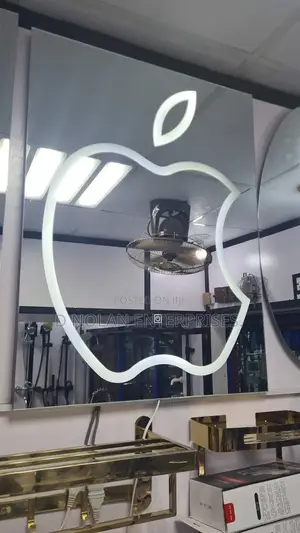 Led Mirror and Plain Mirror