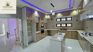 5bdrm Penthouse in Akala Estate, Akobo for sale