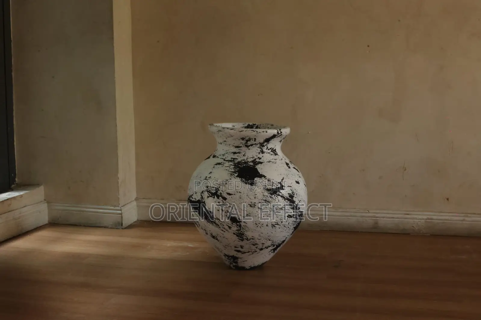 Aradel Pot (White Rustic)