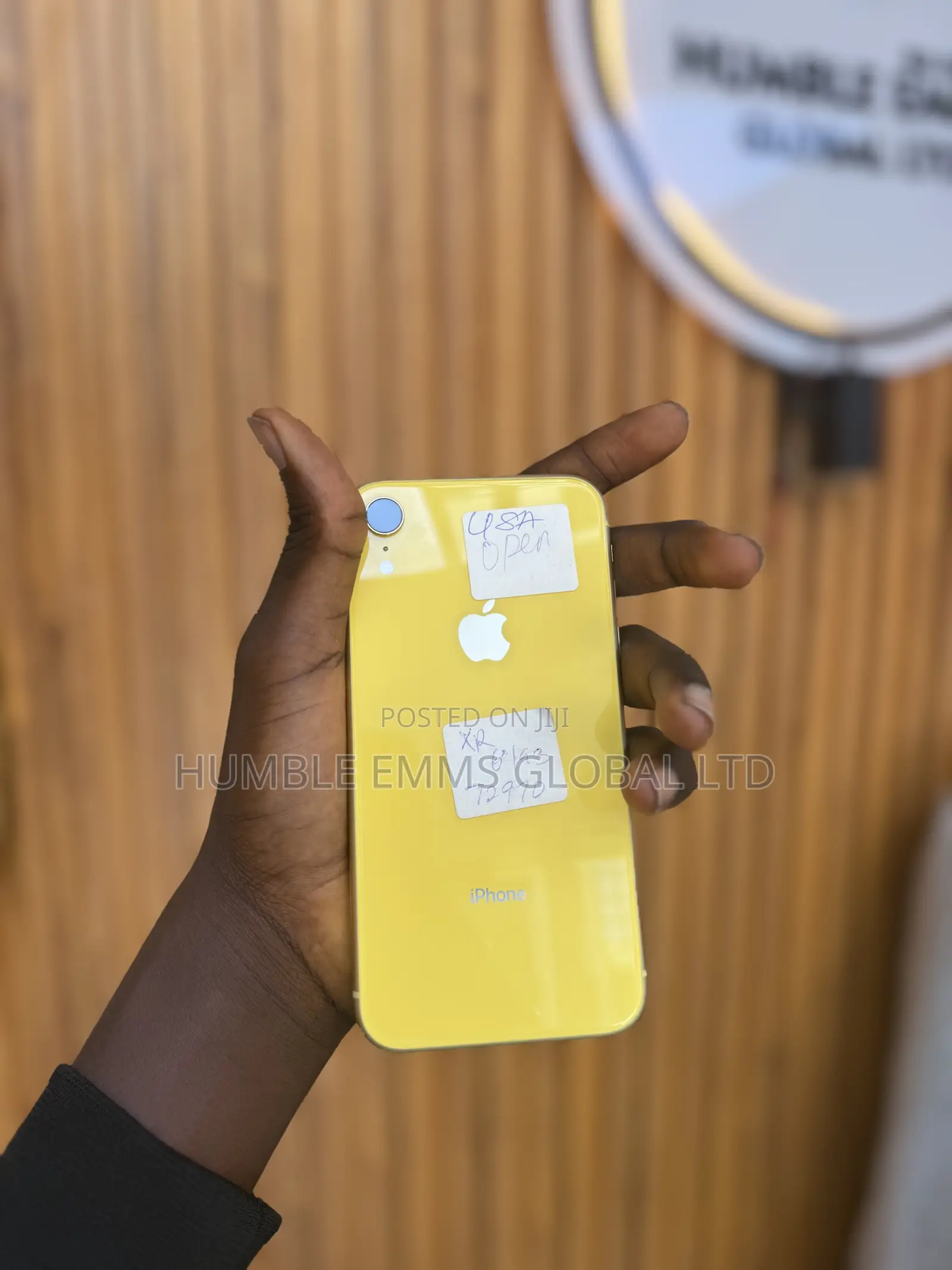 New Apple iPhone XR 64 GB Yellow