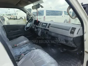 Toyota HiAce 2012 White