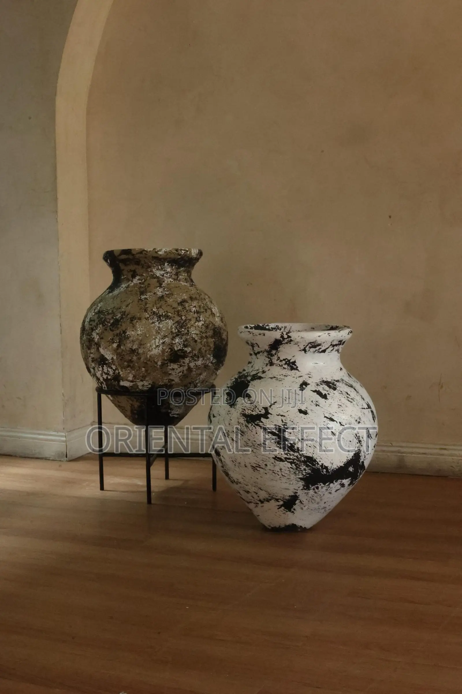 Aradel Pot (Sage Green White Finish)