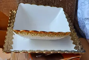 Luxury Porcelain Dinner With Decrative Gold Rims