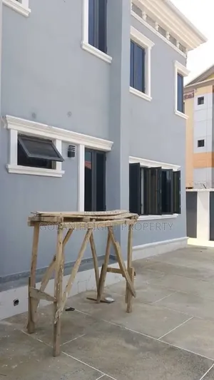 5bdrm Duplex in Apo for rent
