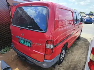 Toyota HiAce 2004 Red
