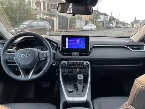 Toyota RAV4 2021 White