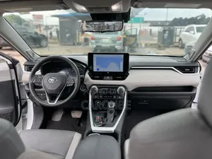 Toyota RAV4 2021 White