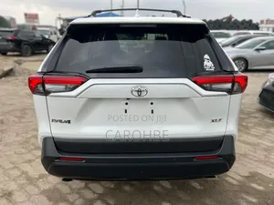 Toyota RAV4 2021 White