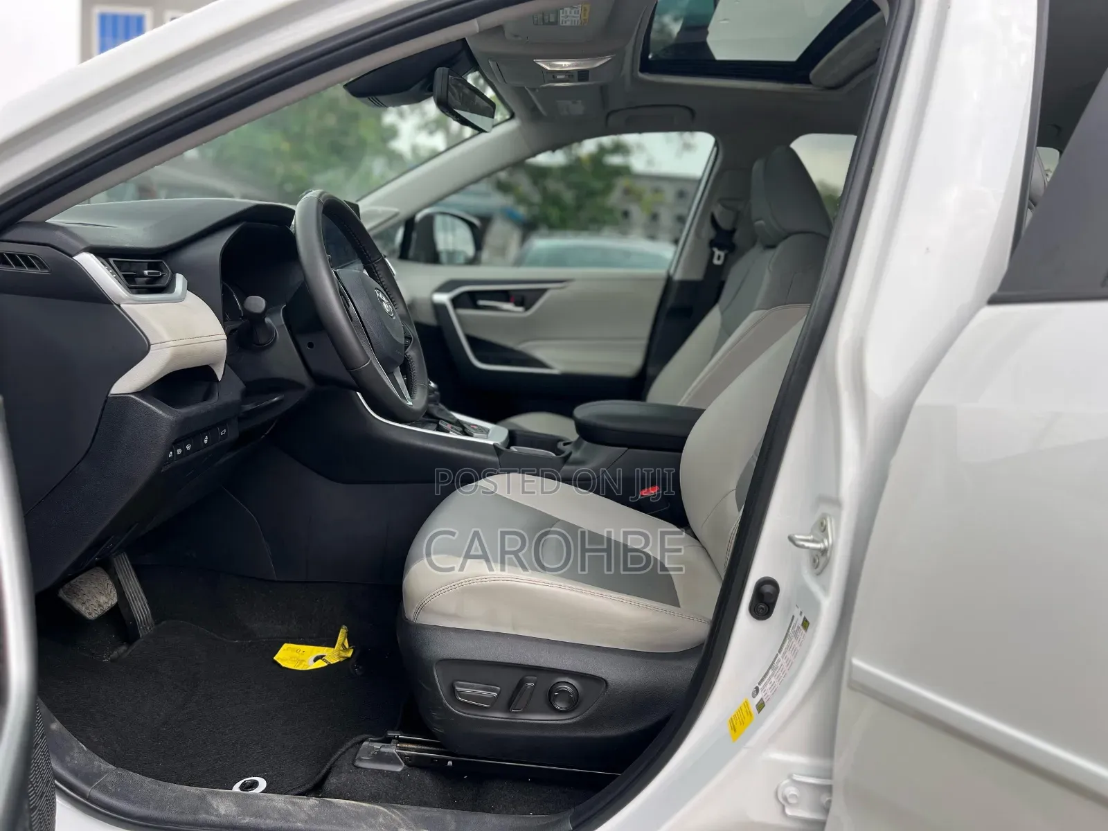 Toyota RAV4 2021 White