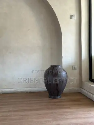 Camelot Pot (Vertical Stroked)