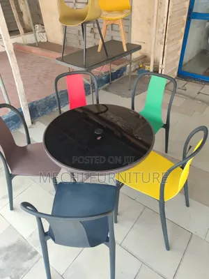 Foreign Round Teble