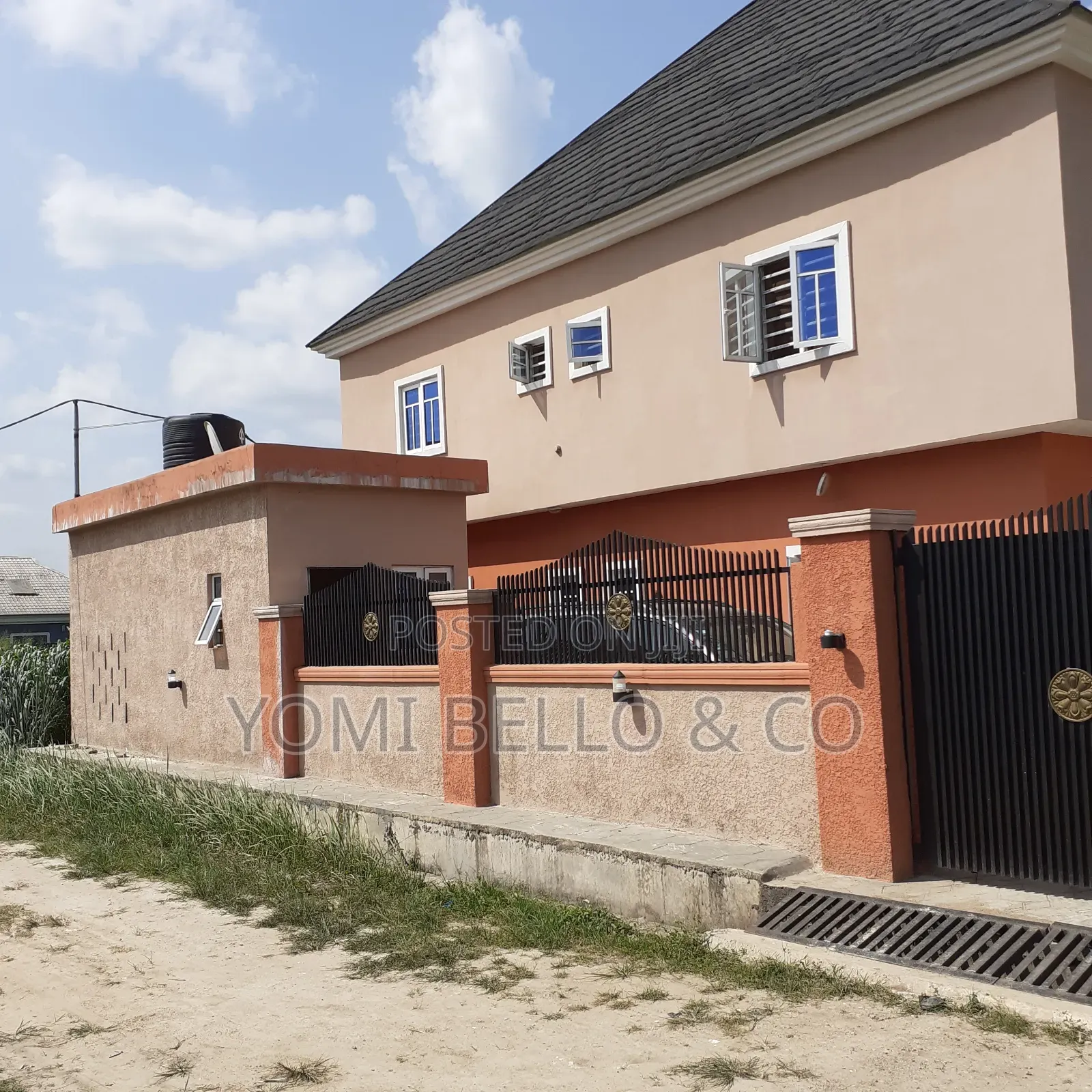 2bdrm Block of Flats in Coca Cola Estate, Obafemi-Owode for sale