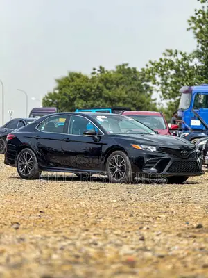 Toyota Camry SE FWD (2.5L 4cyl 8AM) 2018 Black