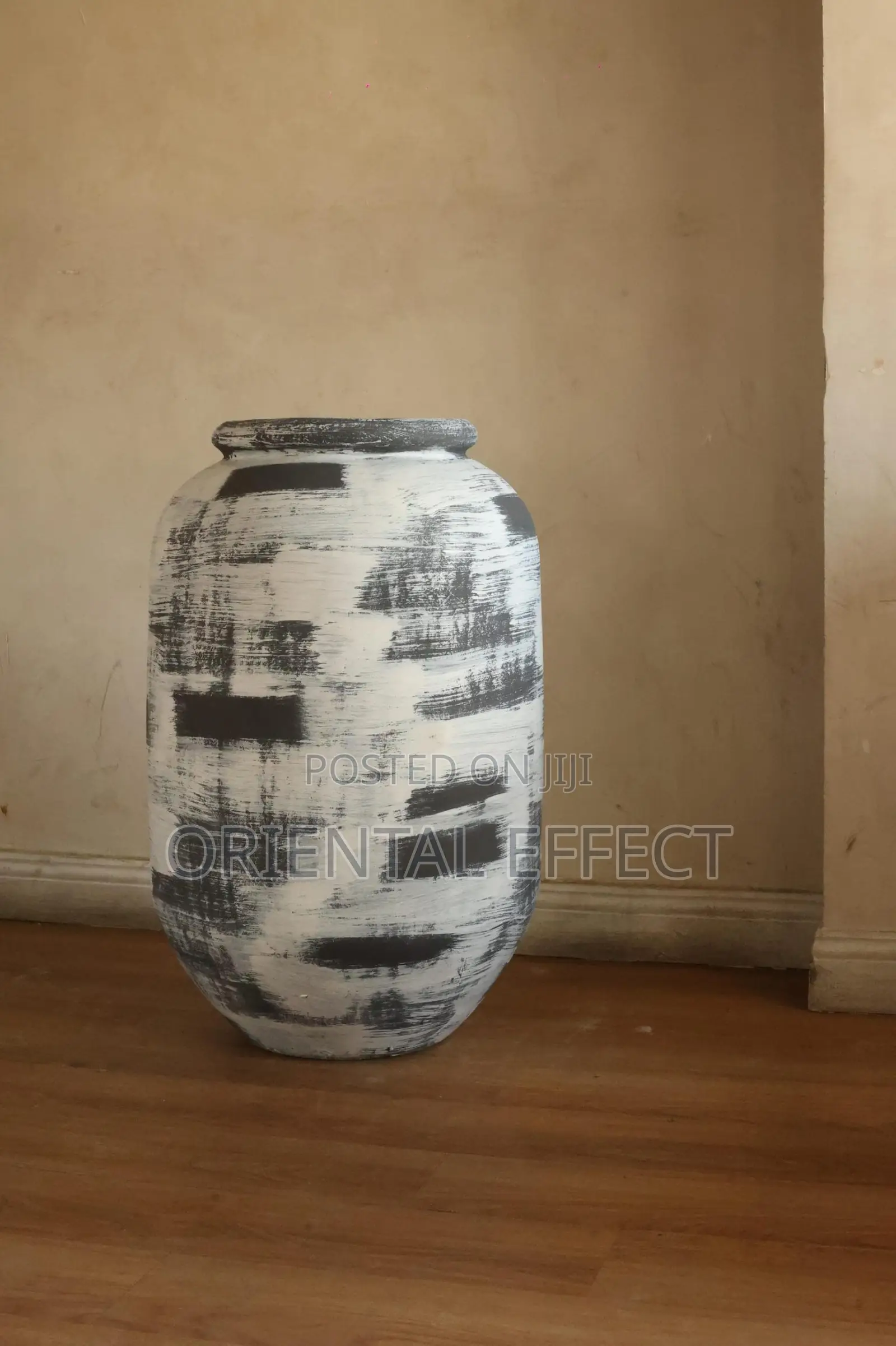 Avanos Pot (White Stroke)