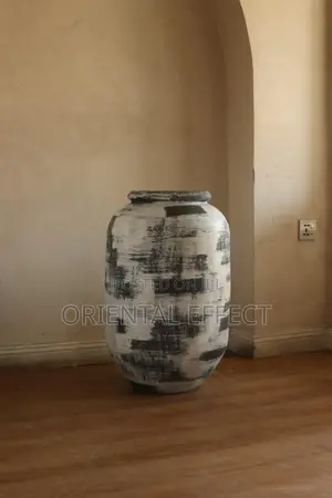 Avanos Pot (White Stroke)