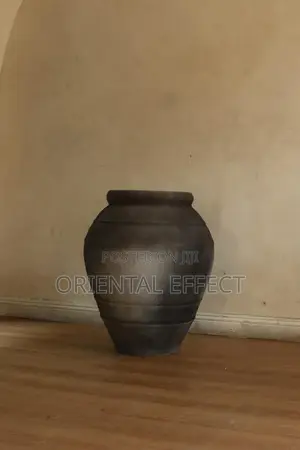 Oryvyn Pot (Black Wash)