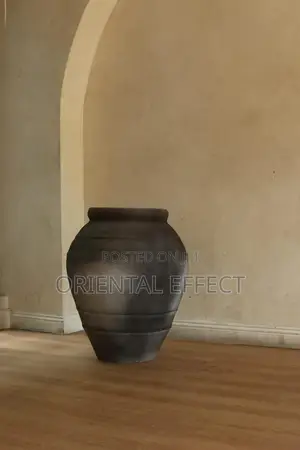 Oryvyn Pot (Black Wash)