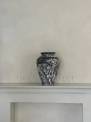 Vick Vase (Black Wash)