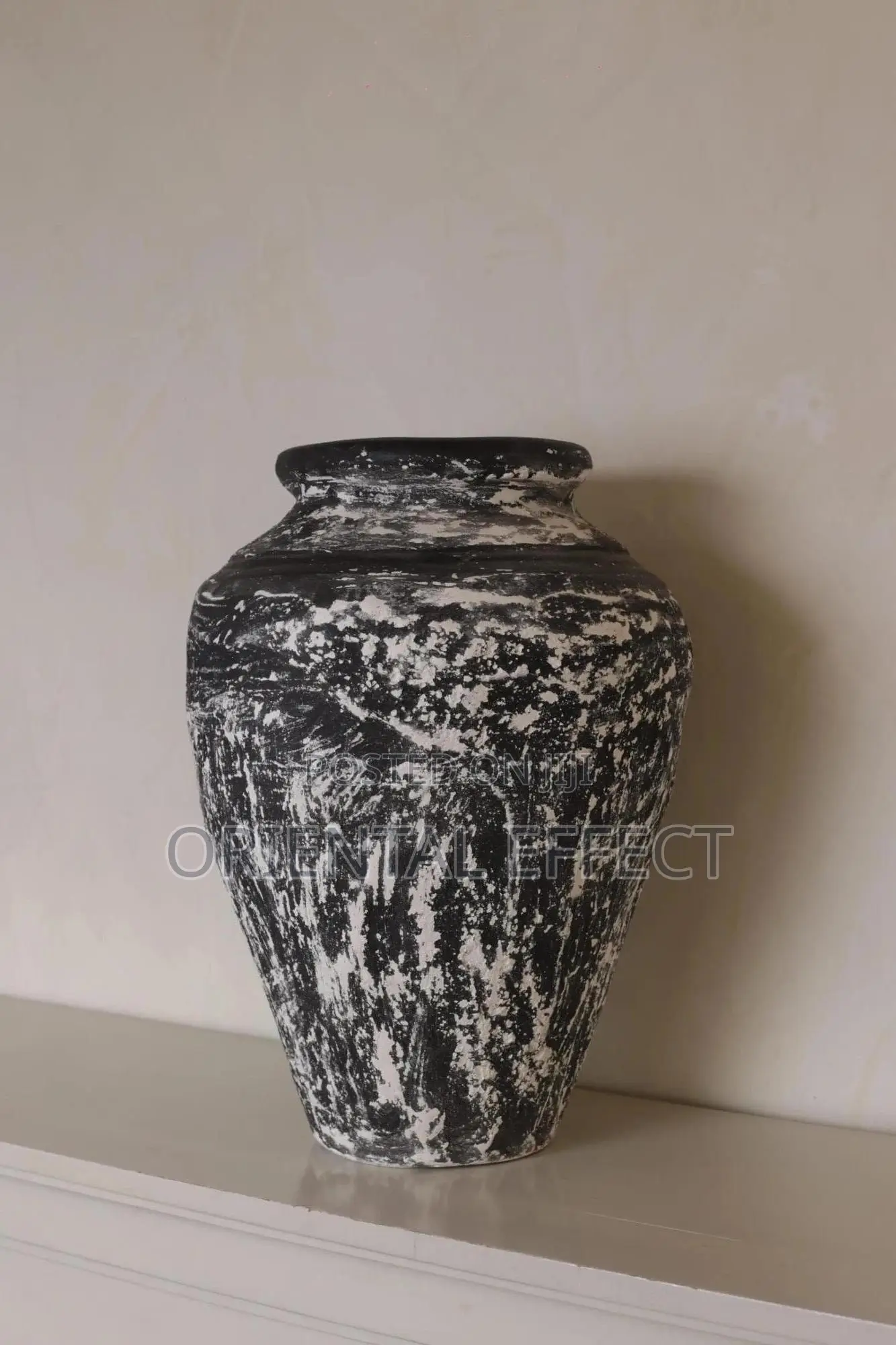 Vick Vase (Black Wash)