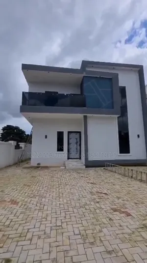 4bdrm Duplex in Within Wtc Estate, for sale