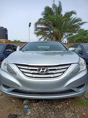 Photo - Hyundai Sonata Limited 2.0T Sedan (2.0L 4cyl 6A) 2012 Silver