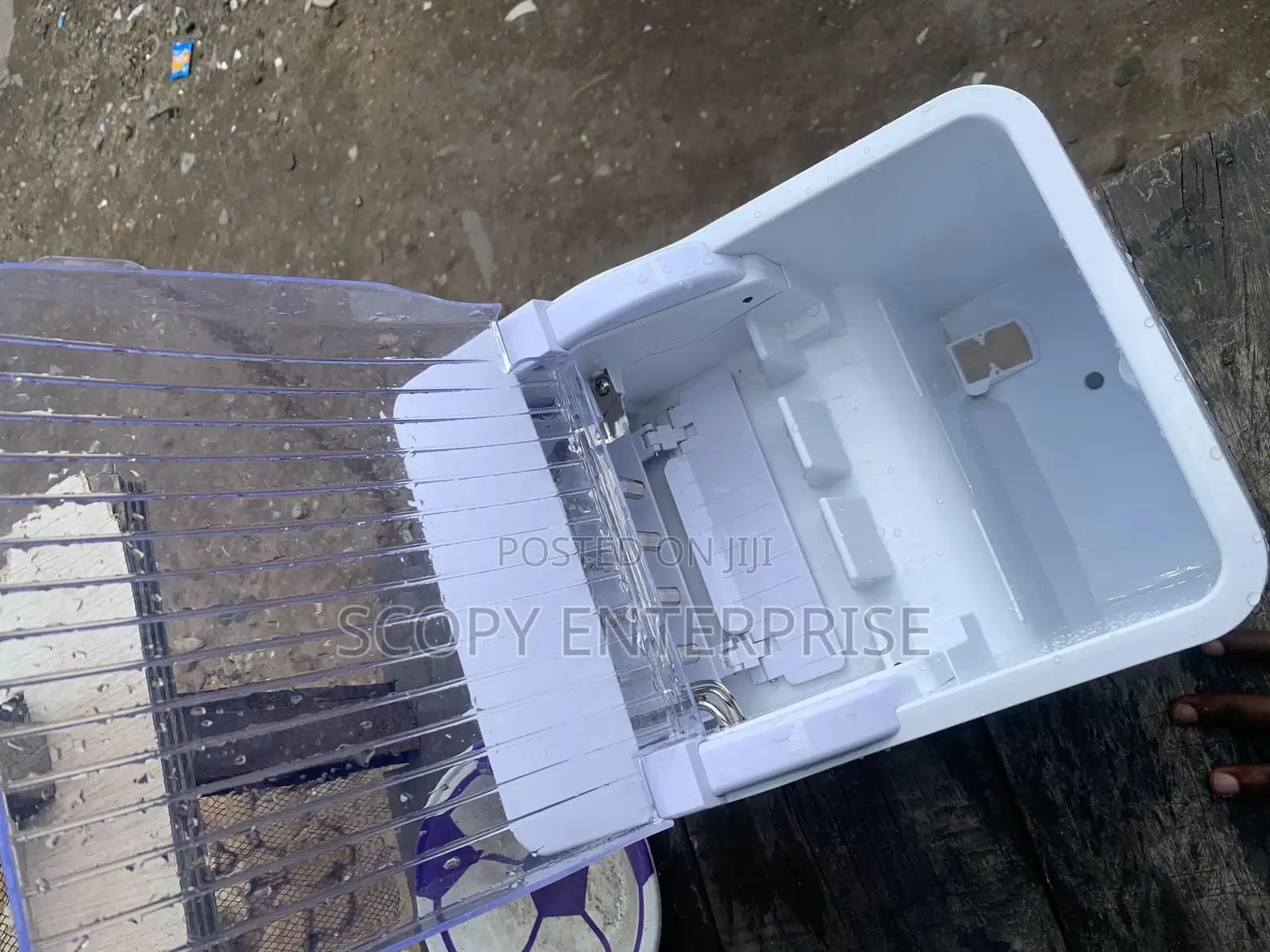 Ice Cube Maker