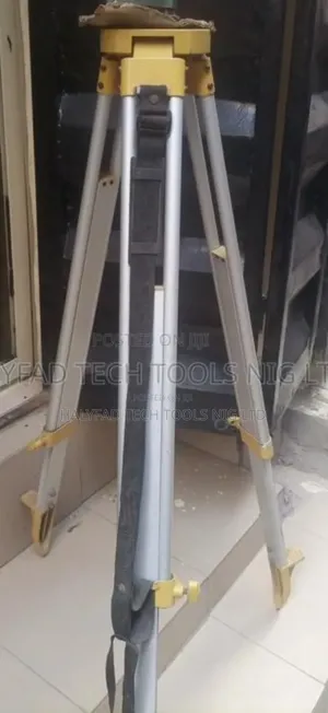 Surveyor"S Tripod Leveling Instrument