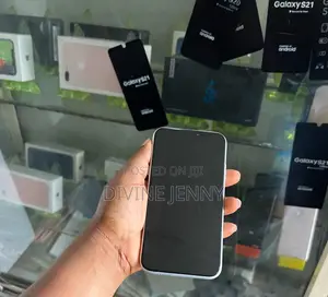 Apple iPhone XR 64 GB White