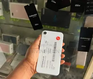 Apple iPhone XR 64 GB White
