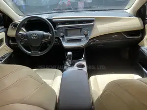 Toyota Avalon XLE Sedar FWD (3.5L 6cyl 6A) 2013 White