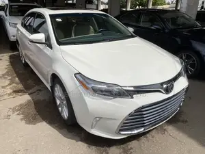 Toyota Avalon XLE Sedar FWD (3.5L 6cyl 6A) 2013 White