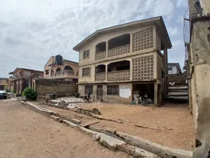 18bdrm Apartment in Agbowo, Ibadan for sale