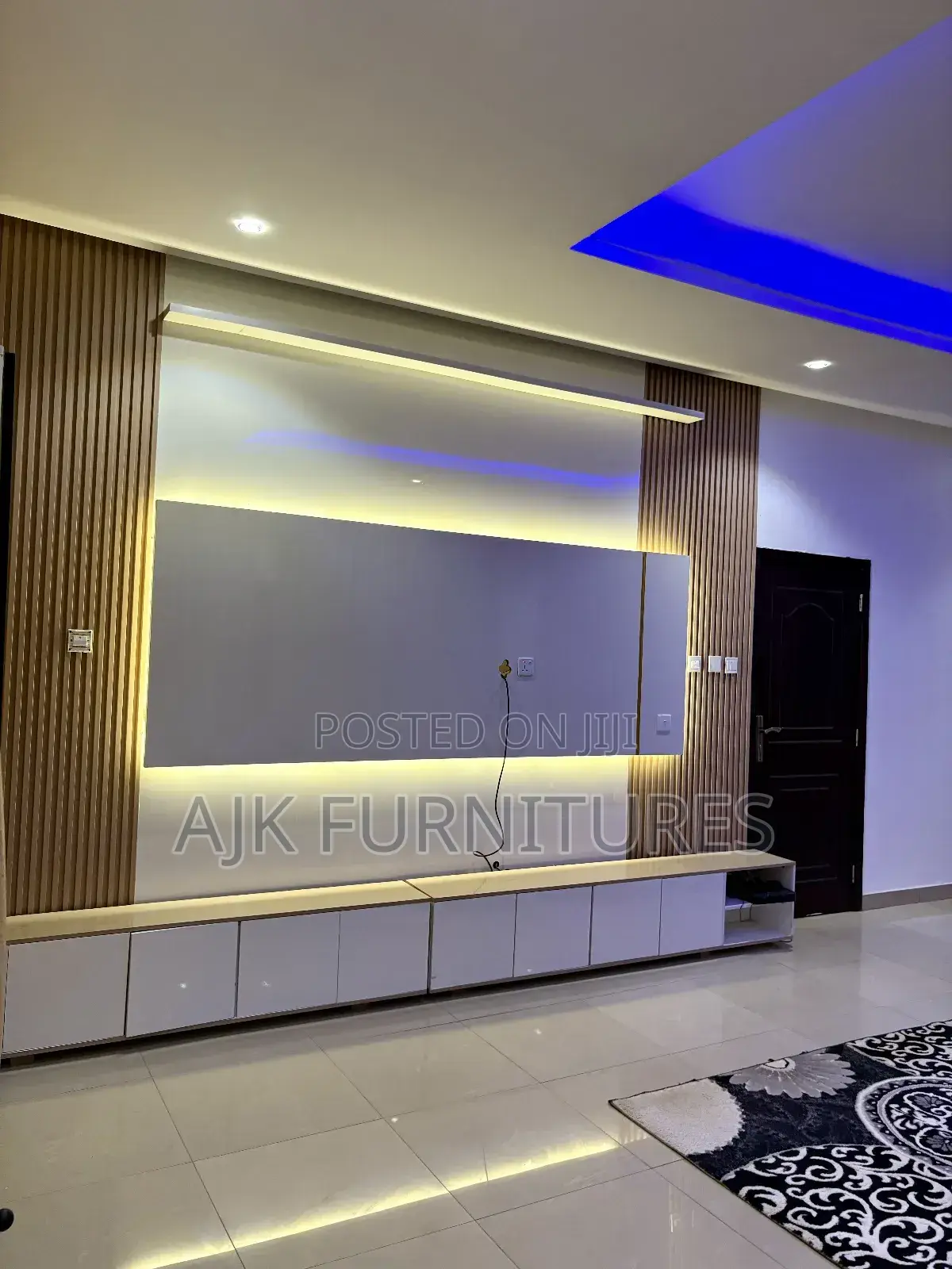 Unique Television Unit