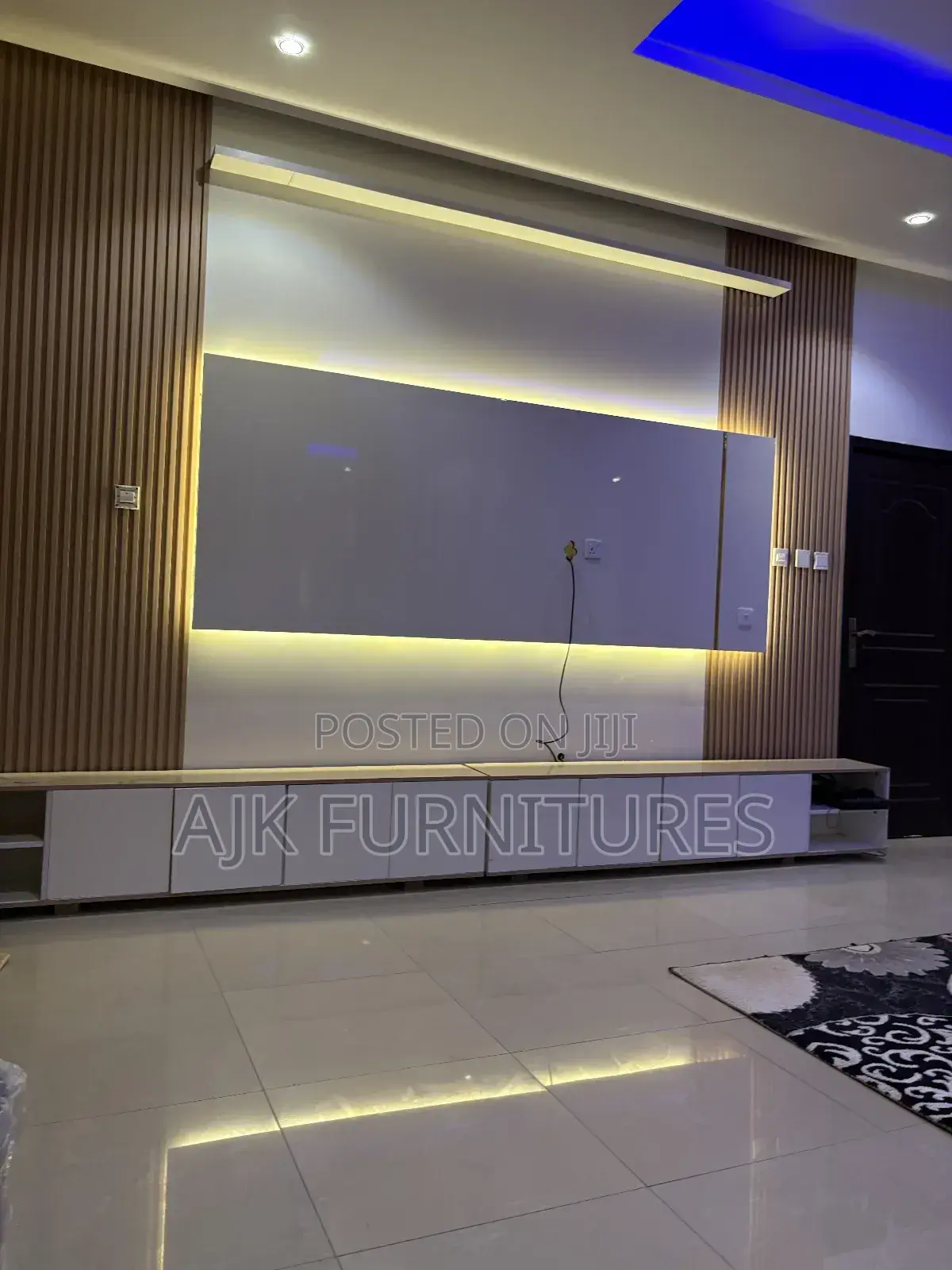 Unique Television Unit