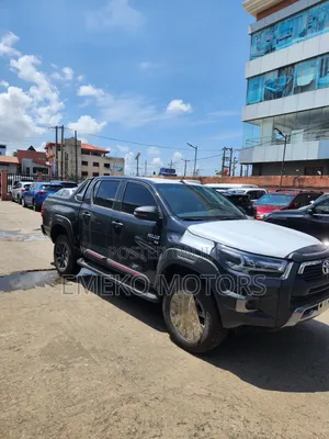 New Toyota Hilux 2024 Black