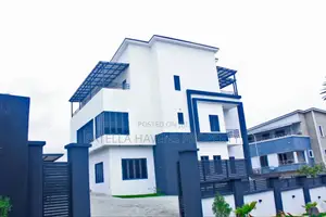 8bdrm Duplex in Guzape District for sale