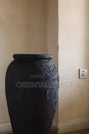 Small Nyx Pot (Textured Black)