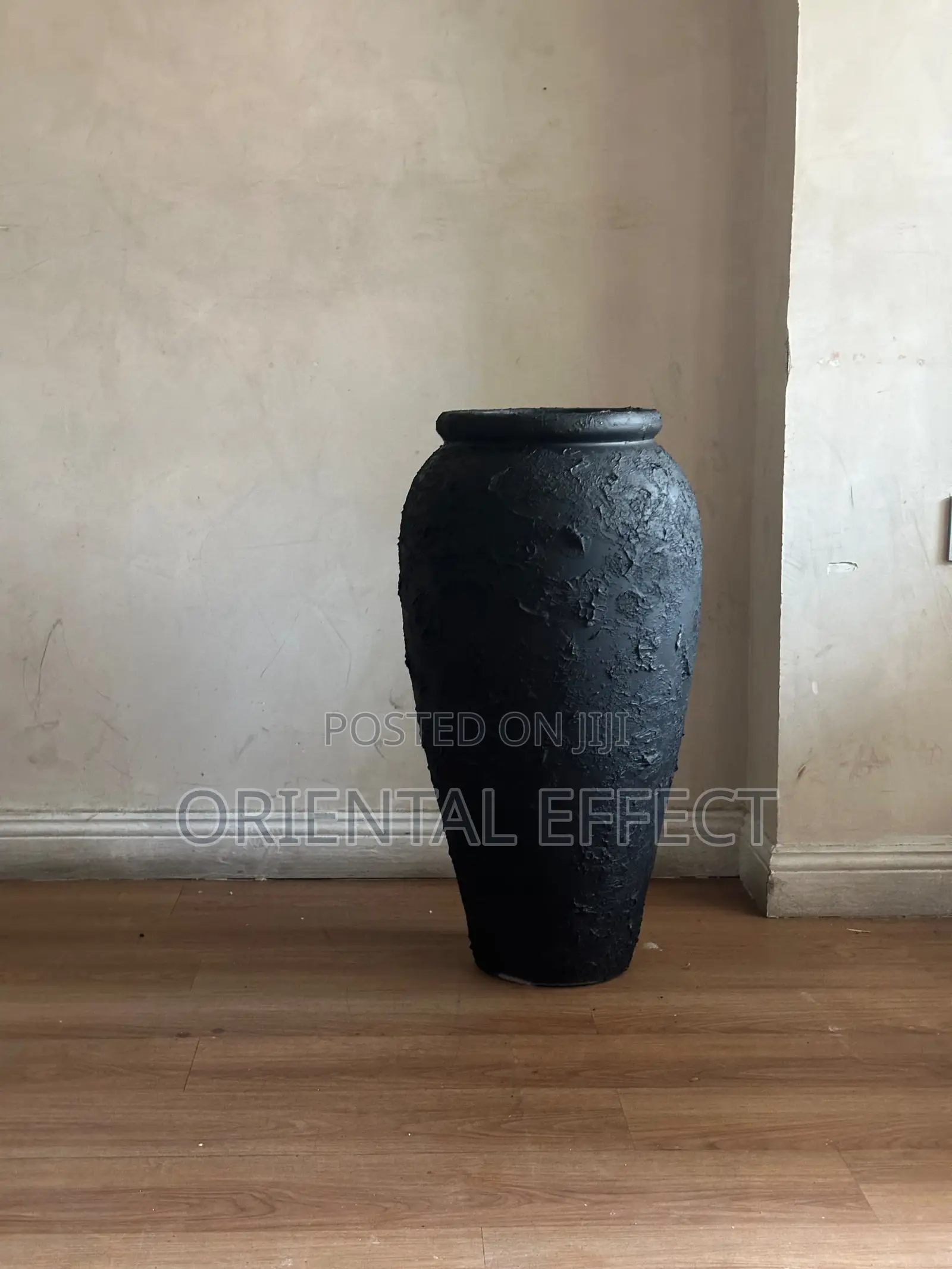 Small Nyx Pot (Textured Black)