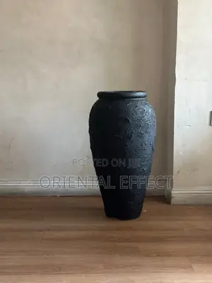 Small Nyx Pot (Textured Black)
