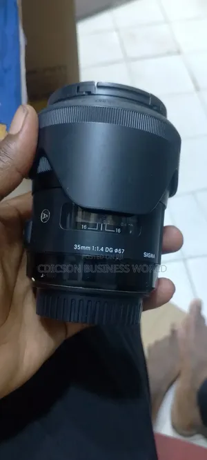 Photo - Sigma Canon 35mm F1.4 Art Lens