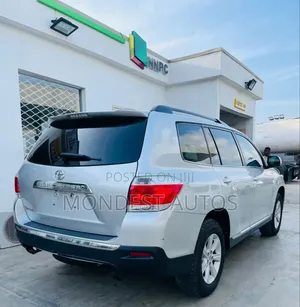 Toyota Highlander SE 3.5L 4WD 2013 Silver