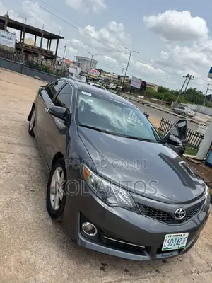 Photo - Toyota Camry SE 4dr Sedan (2.5L 4cyl 6A) 2013 Gray