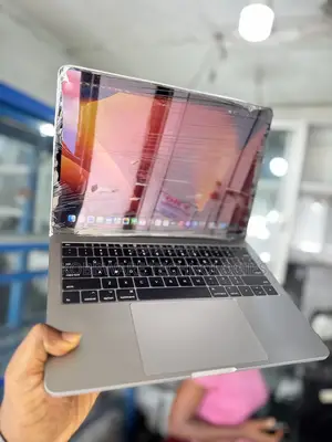 Laptop Apple MacBook Pro 2017 16GB Intel Core i7 SSD 512GB
