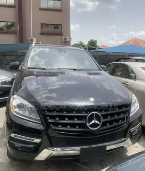 Photo - Mercedes-Benz M Class ML350 4dr SUV (3.5L 6cyl 7A) 2015 Black