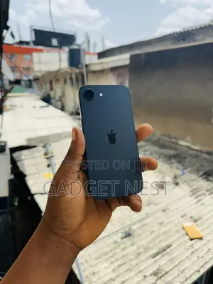 Photo - Apple iPhone 16e 128 GB Black