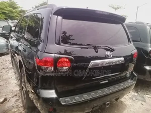 Toyota Sequoia Platinum FFV 4dr SUV 4WD (5.7L 8cyl 6A) 2016 Black
