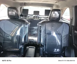 Toyota Highlander XLE 4x4 V6 (3.5L 6cyl 8A) 2018 Gray