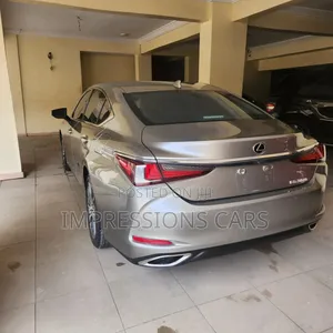 Photo - Lexus ES 2019 Gold