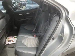 Toyota Camry SE 2021 Silver