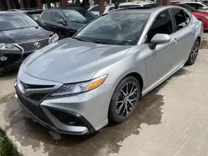 Toyota Camry SE 2021 Silver